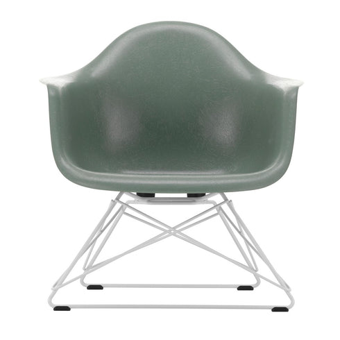Eames Armchair in Fiberglass LAR / White Base